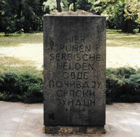 1915. г: Фон Макензен подиже споменик бранитељима Београда – на  ћирилици!